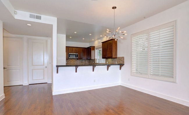 Foto del edificio - 11851 Laurelwood Dr