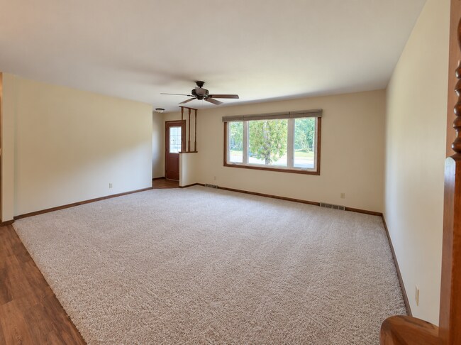 Building Photo - 3 Bedroom, 2.5 Bathroom Home with Fenced Yard & 2 Car Garage