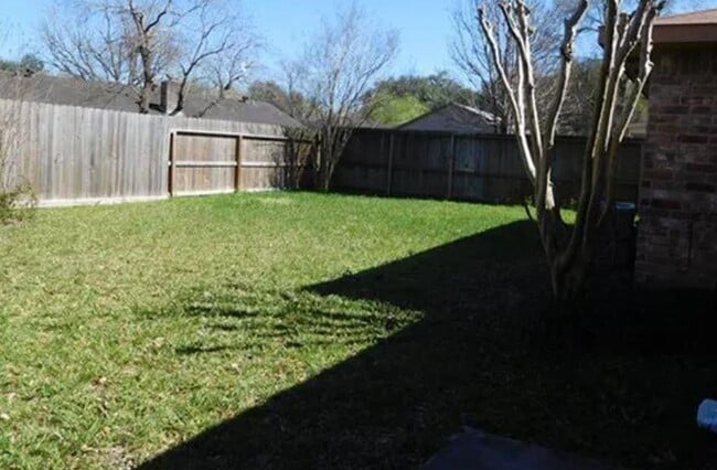 Building Photo - 8030 Lawn Wood Ln