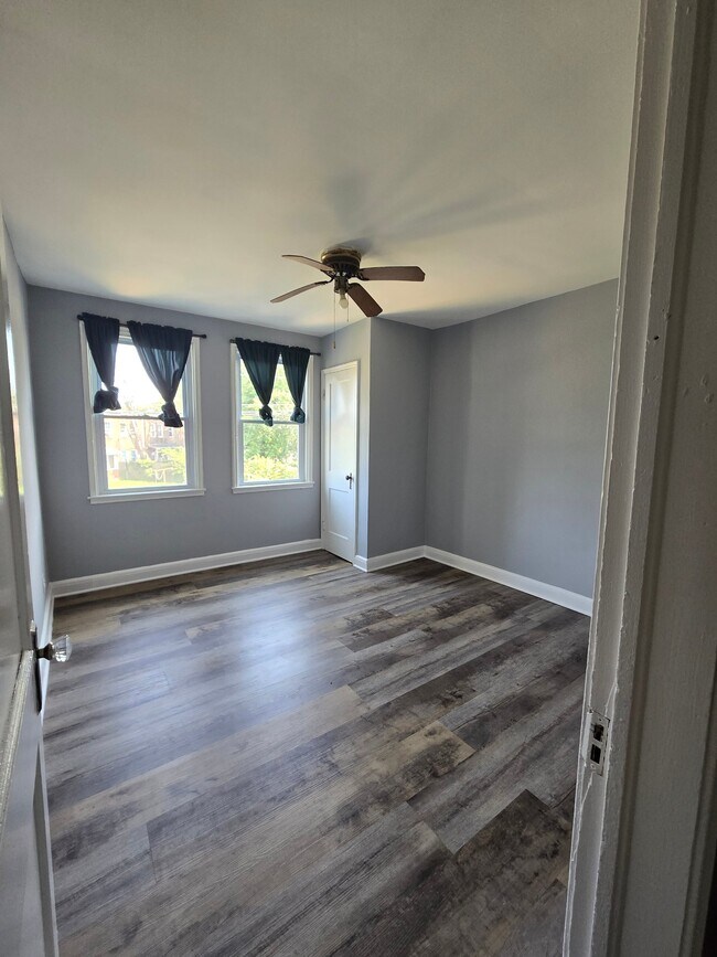 Foto del edificio - 4921 Brookwood Rd