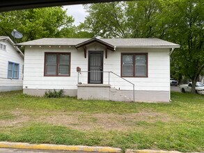 Building Photo - 202 Alcorn St