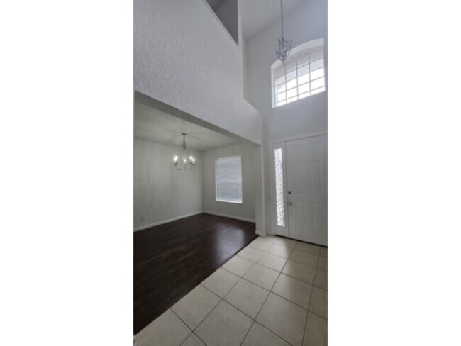 Foto del edificio - 4 b 2.5 b House w 2 car garage in Spring Isle