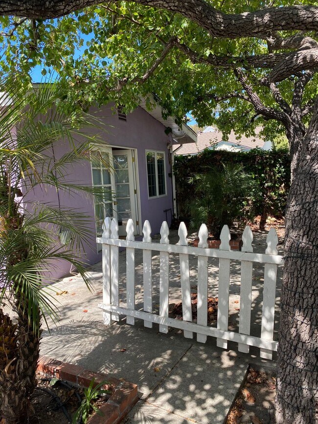 Building Photo - 6885 Pasado Rd