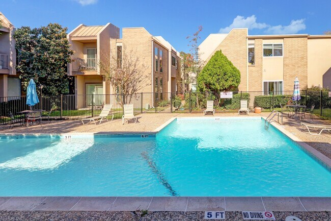 Foto del edificio - 1115 Augusta Dr