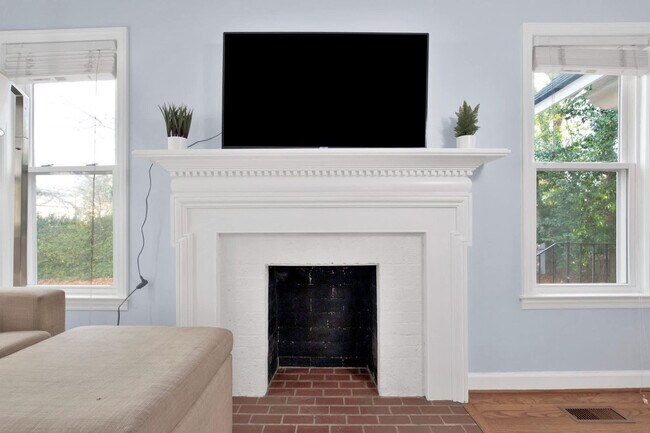 Foto del edificio - 1713 Fort Bragg Rd