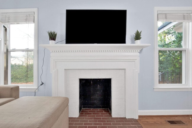 Building Photo - 1713 Fort Bragg Rd