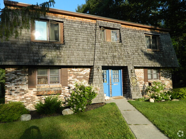 Building Photo - 1256 Town Line Rd