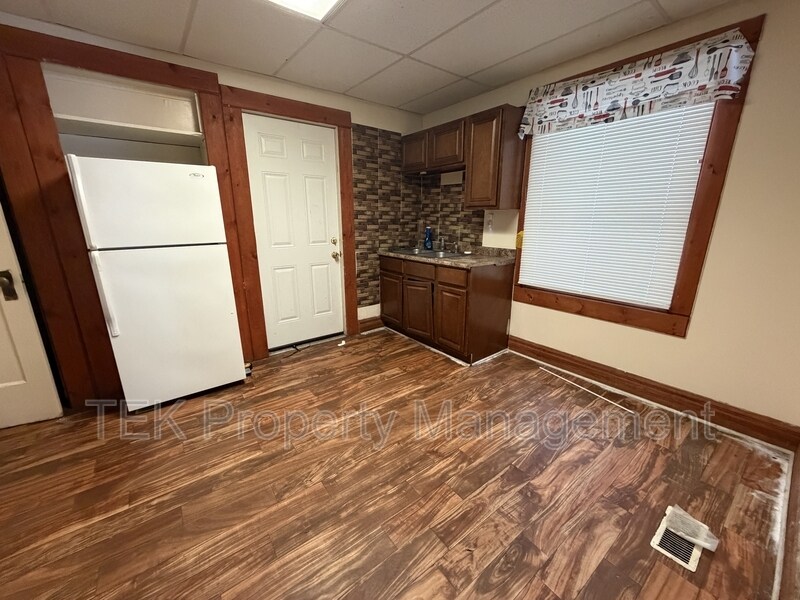 Foto del edificio - 172-174-174 Rosewood Terrace