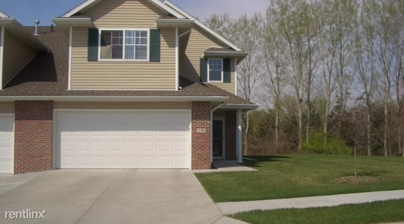 Primary Photo - 3 br, 2.5 bath Townhome - 1798 N 177th Plz