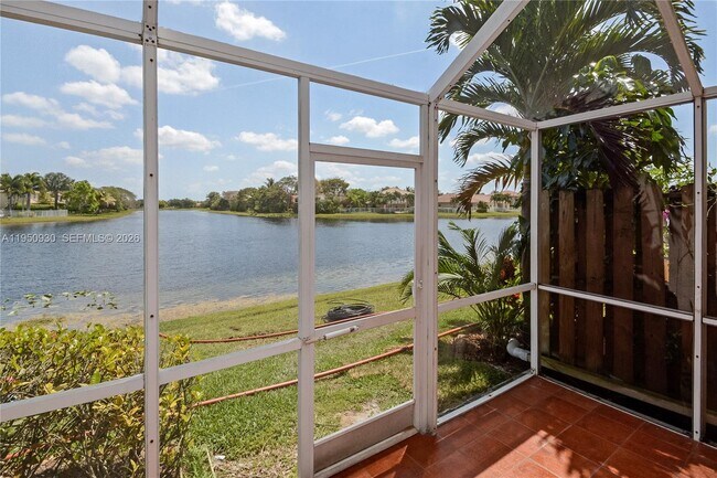 Foto del edificio - 3740 San Simeon Cir