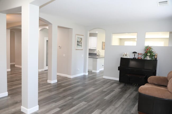 Building Photo - 39943 Capland Dr
