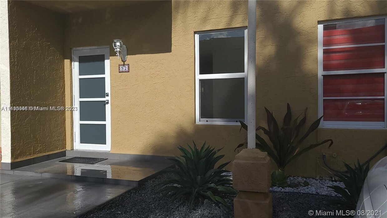 Foto principal - 8341 NW 7th St