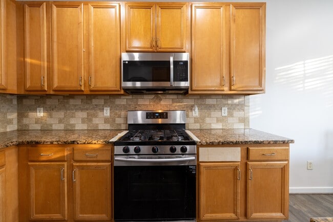 Building Photo - 305 Jamerson Ct