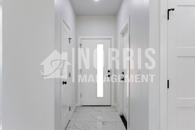 Foto del edificio - Beautiful Brand New Home with Block Wall