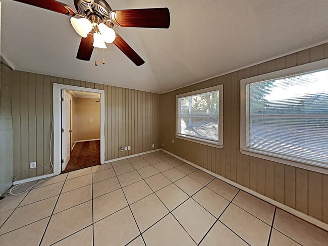 Building Photo - 9080 Arndale Cir
