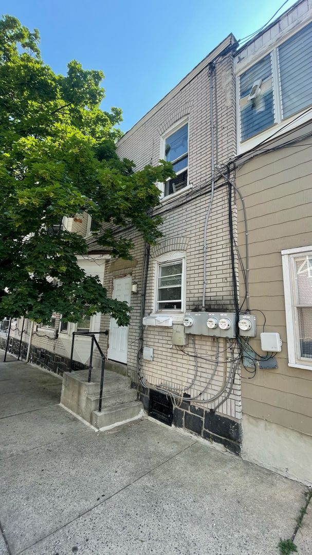 Building Photo - 501 W Allen Street