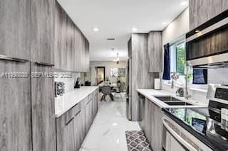 Building Photo - 1321 S 16th Ave