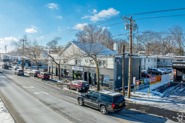 Foto del edificio - 360 Larkfield Rd