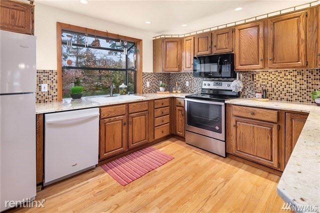 Building Photo - 3 br, 3.5 bath House - 8844 Southeast 37th...