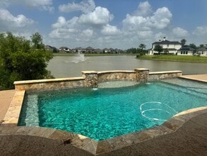 Building Photo - 8 Cypress Point Ct