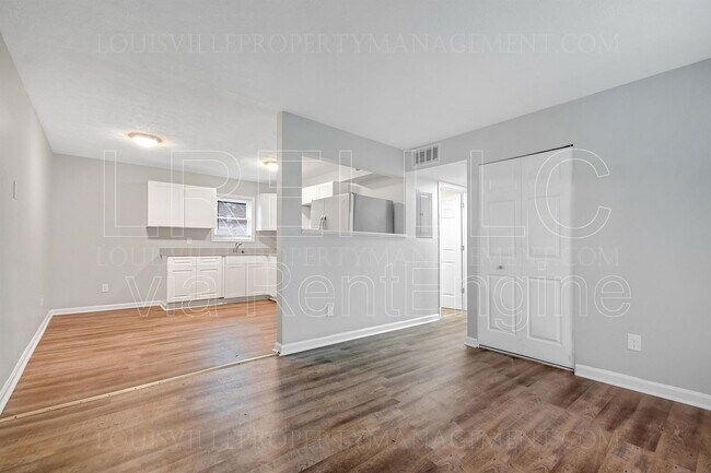 Foto del edificio - 419 Wood Creek Dr