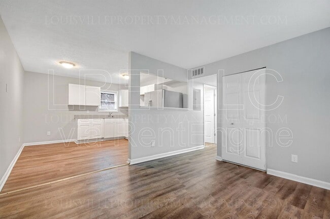 Building Photo - 419 Woodcreek Dr