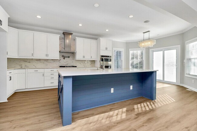 Building Photo - Spacious Estate in Harrisburg for Lease!