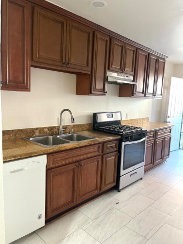 Foto del edificio - 1815 W 66th St