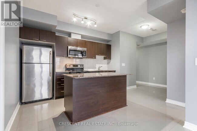 Photo du bâtiment - 385 Prince of Wales Dr