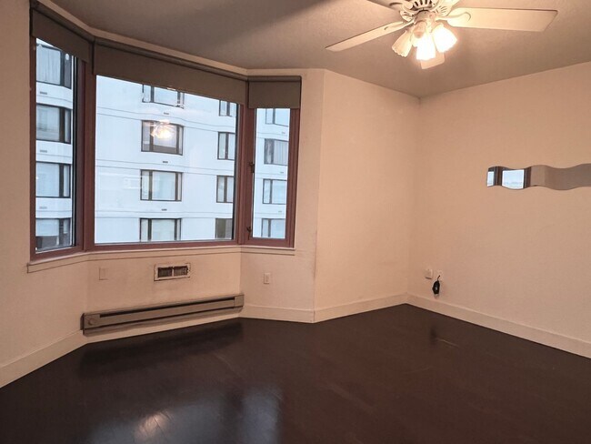Foto del edificio - Studio with in unit W/D and Parking | AMSI...