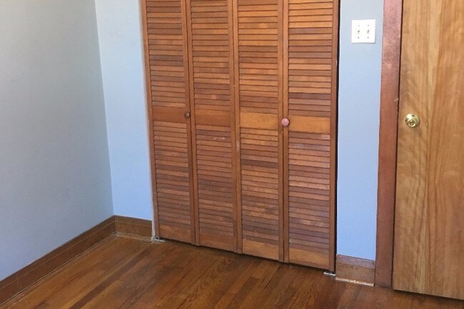 Bedroom - 3840 N Wilton Ave
