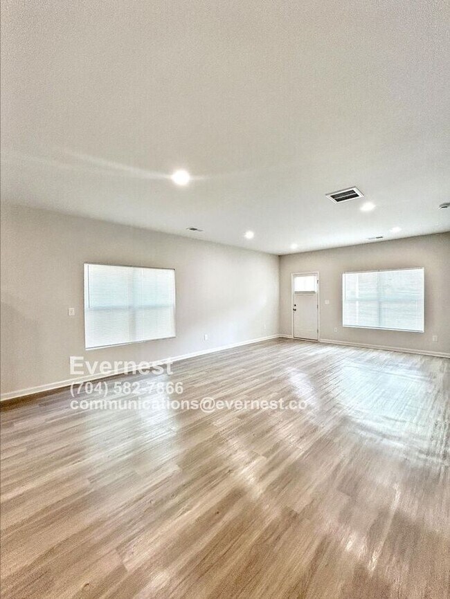 Foto del edificio - 356 Freedom St SW