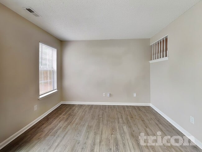 Building Photo - 11136 White Stag Dr