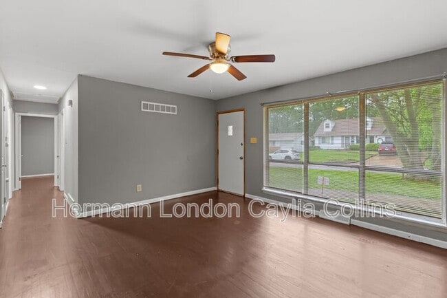 Building Photo - 834 Font Ln