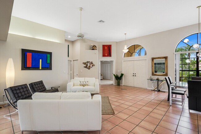 Foto del edificio - 1956 Lynton Cir