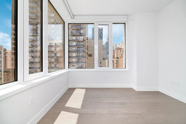 Building Photo - 200 E 23rd St