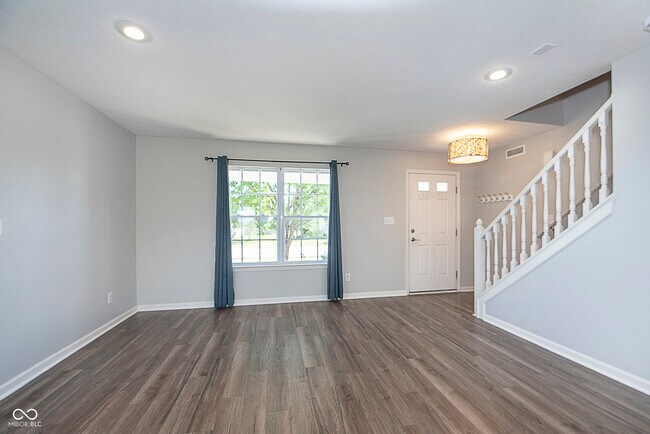 Foto del edificio - 1239 Highland Lake Way
