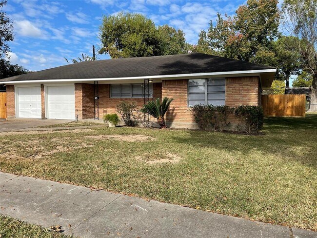 Building Photo - 712 Skylark Rd