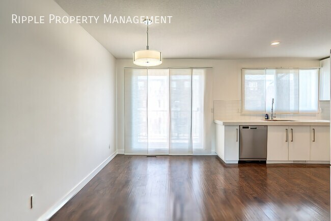 Photo du bâtiment - Modern 3 Beds, 2.5 Baths TownHouse | No Pets Allowed