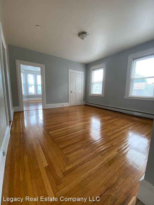 Building Photo - 390 Hope St