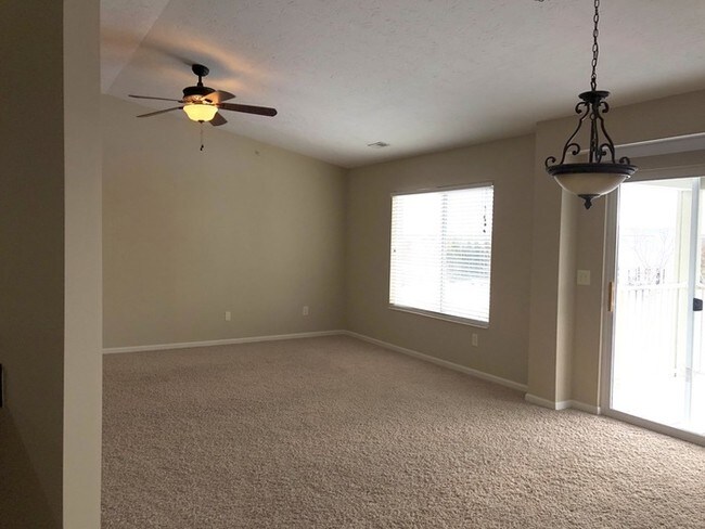 Foto del edificio - Immaculate Second Floor Condo!
