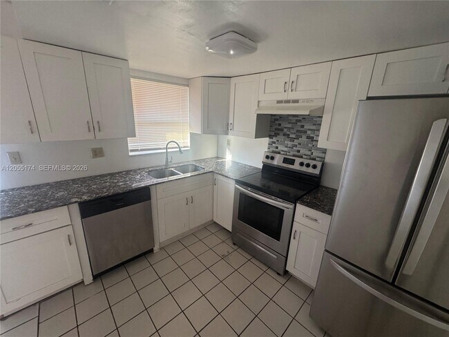 Foto del edificio - 2606 NW 52nd Ave