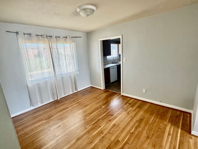 Building Photo - Beautiful Home in the Heart of Virginia Beach