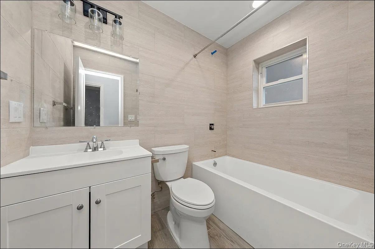 Foto del edificio - 32-17 105th St