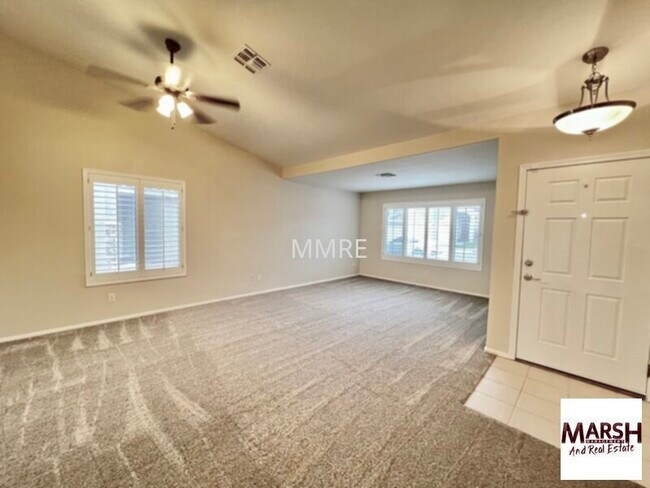 Photo - Nice 3 bedroom + den home in Chandler!