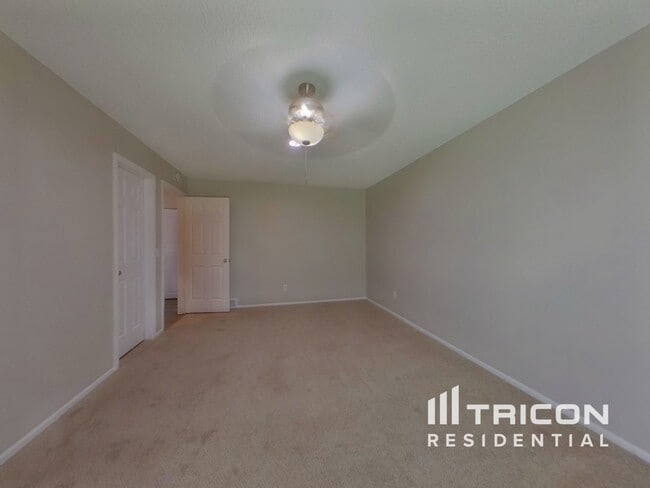 Building Photo - 10025 Alcott St