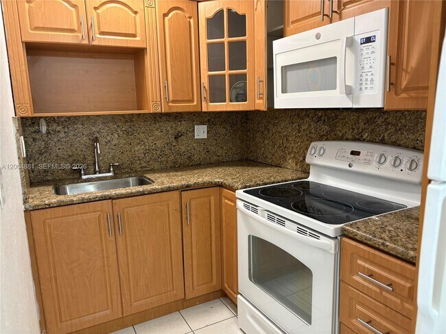 Building Photo - 4444 SW 67th Ave