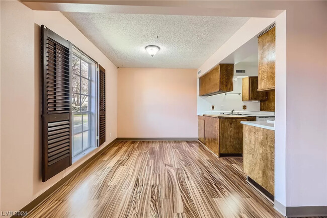 Foto del edificio - 3045 Pinehurst Dr