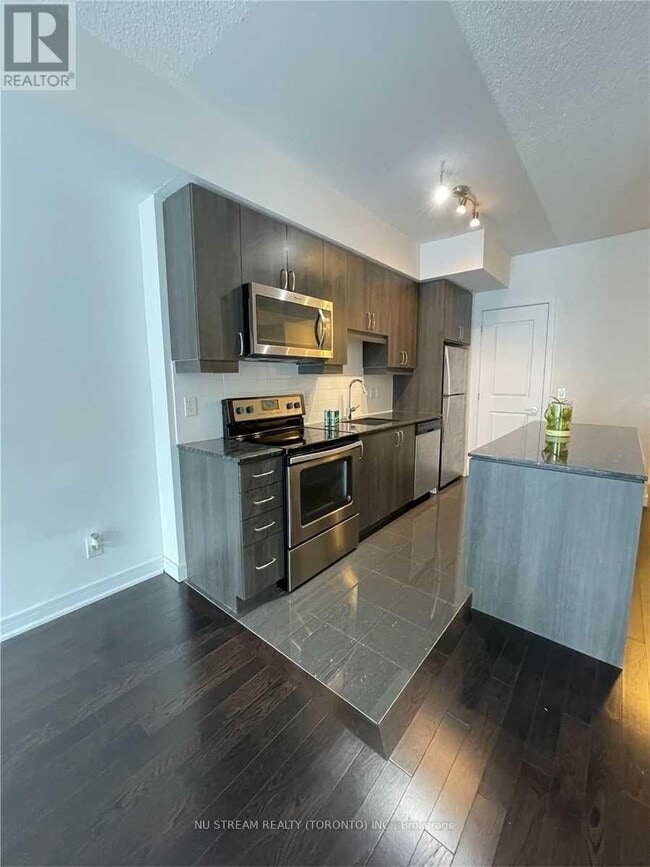 Building Photo - 9201 Yonge St