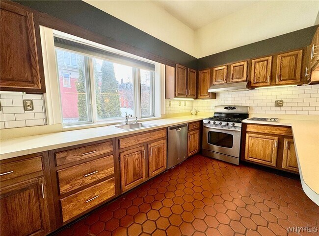 Foto del edificio - 25 Whitney Pl